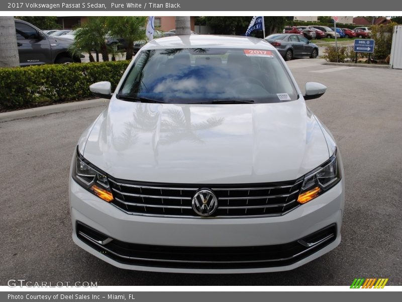 Pure White / Titan Black 2017 Volkswagen Passat S Sedan