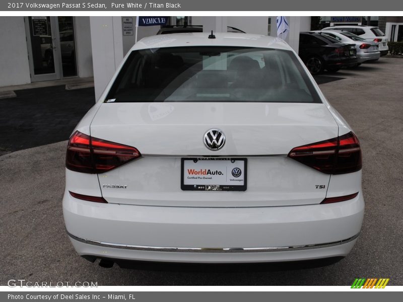 Pure White / Titan Black 2017 Volkswagen Passat S Sedan