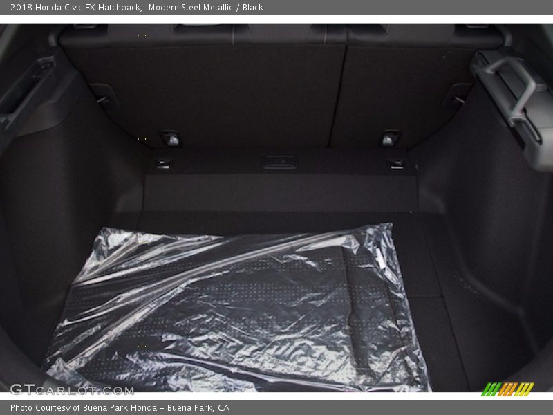 Modern Steel Metallic / Black 2018 Honda Civic EX Hatchback