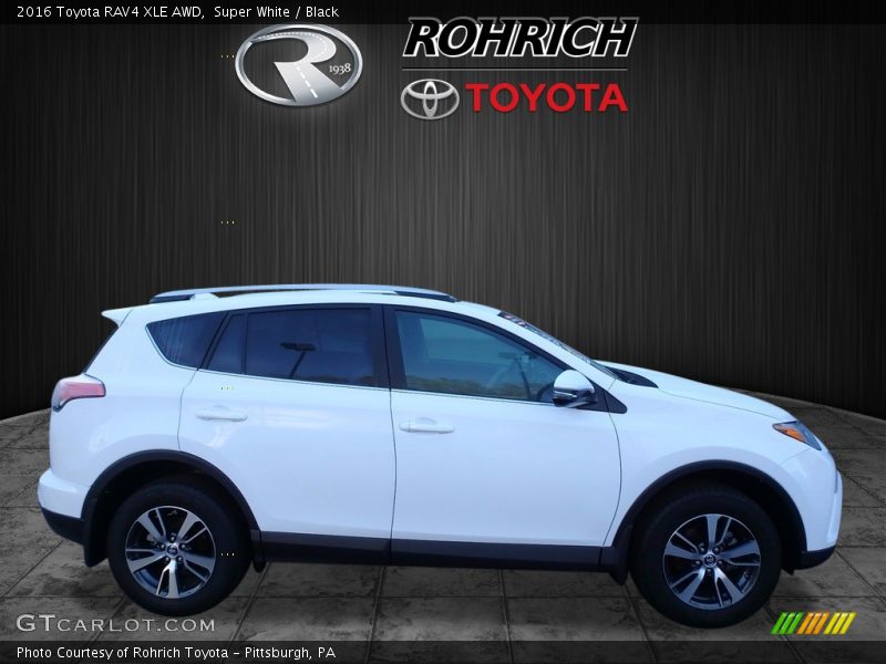 Super White / Black 2016 Toyota RAV4 XLE AWD