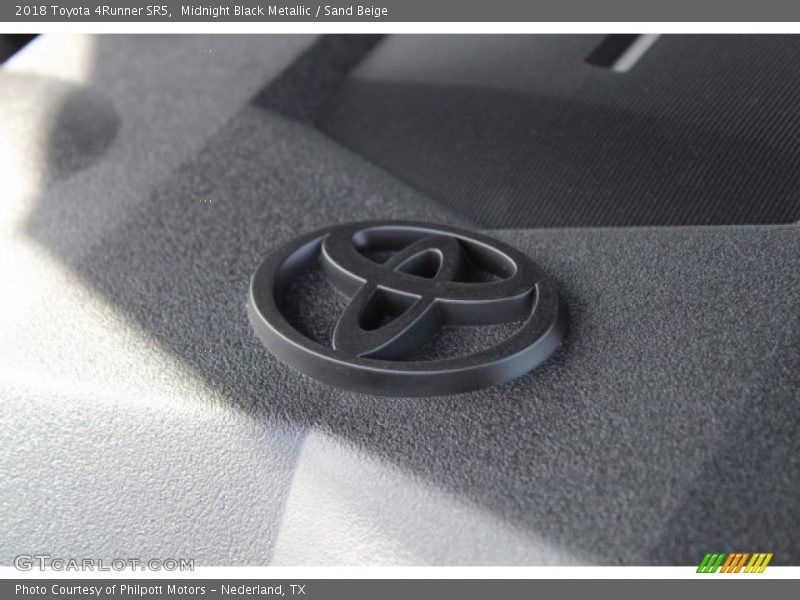 Midnight Black Metallic / Sand Beige 2018 Toyota 4Runner SR5