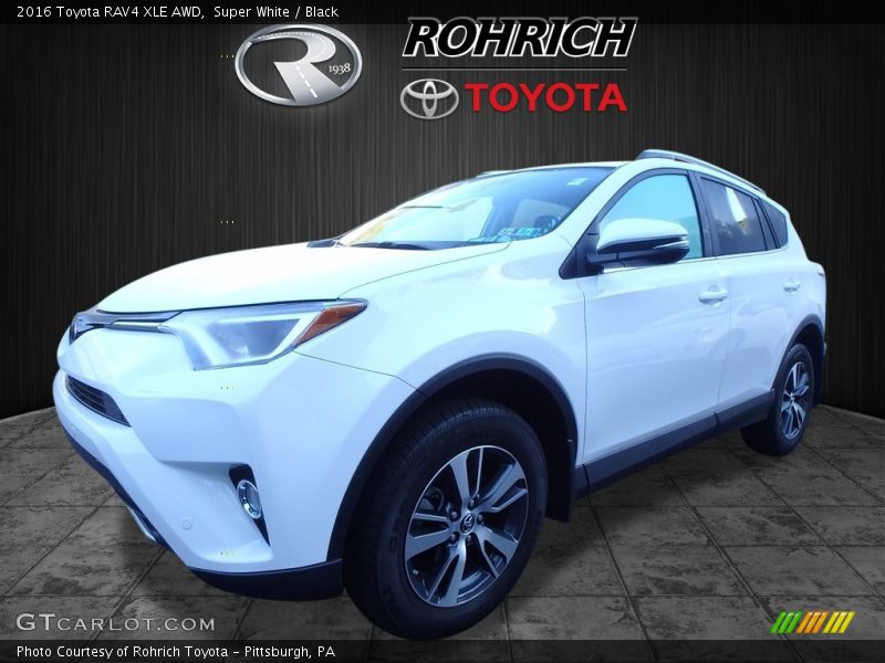 Super White / Black 2016 Toyota RAV4 XLE AWD