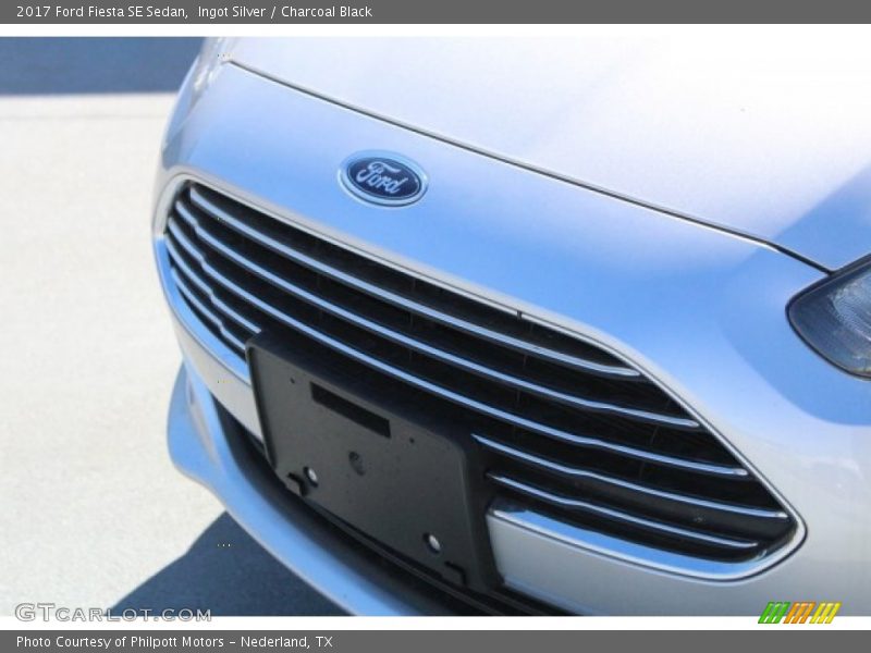 Ingot Silver / Charcoal Black 2017 Ford Fiesta SE Sedan