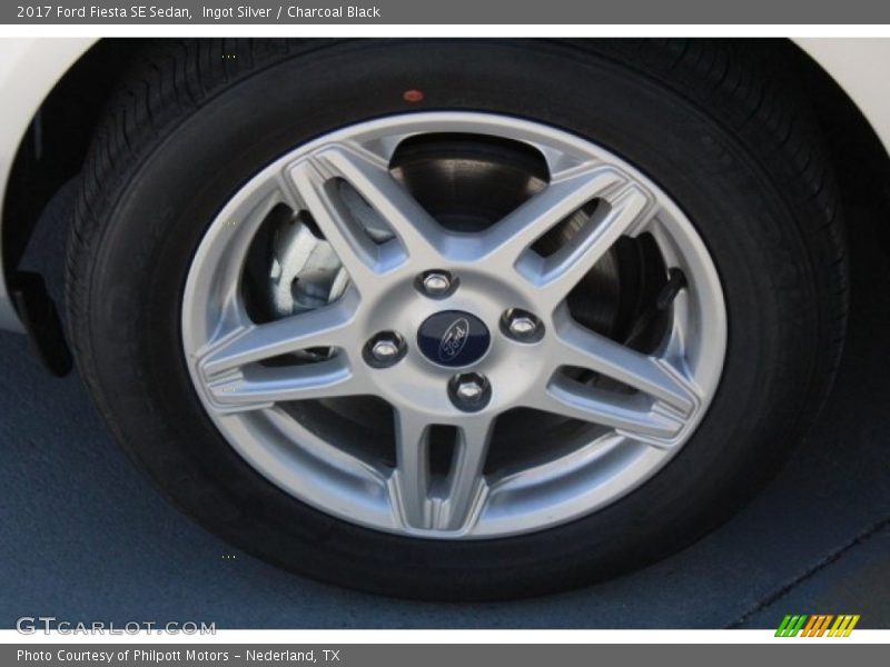 Ingot Silver / Charcoal Black 2017 Ford Fiesta SE Sedan