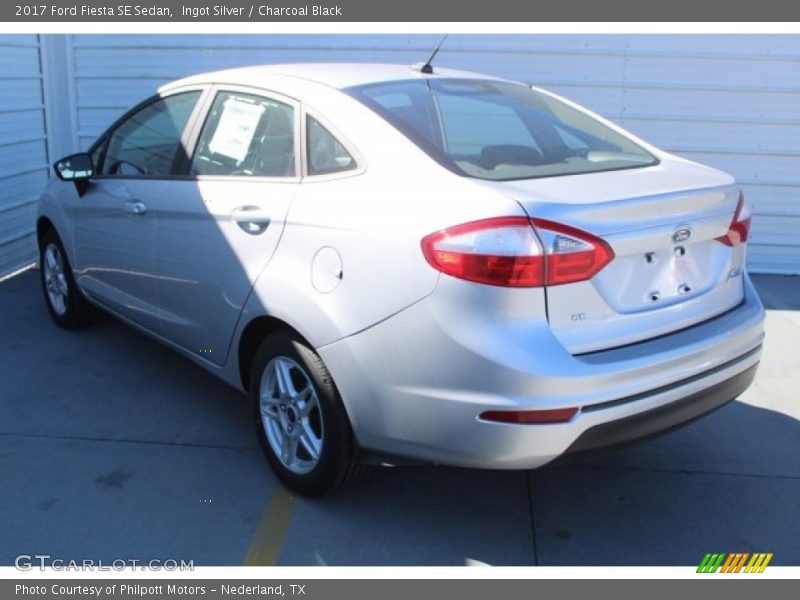 Ingot Silver / Charcoal Black 2017 Ford Fiesta SE Sedan