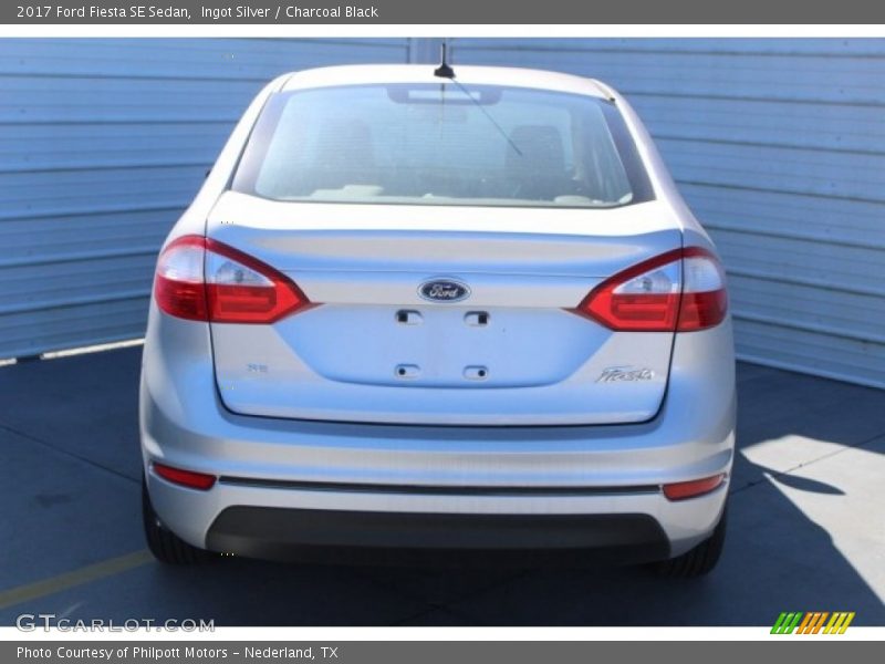 Ingot Silver / Charcoal Black 2017 Ford Fiesta SE Sedan