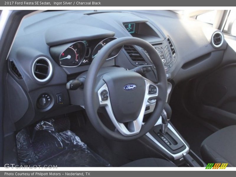 Ingot Silver / Charcoal Black 2017 Ford Fiesta SE Sedan