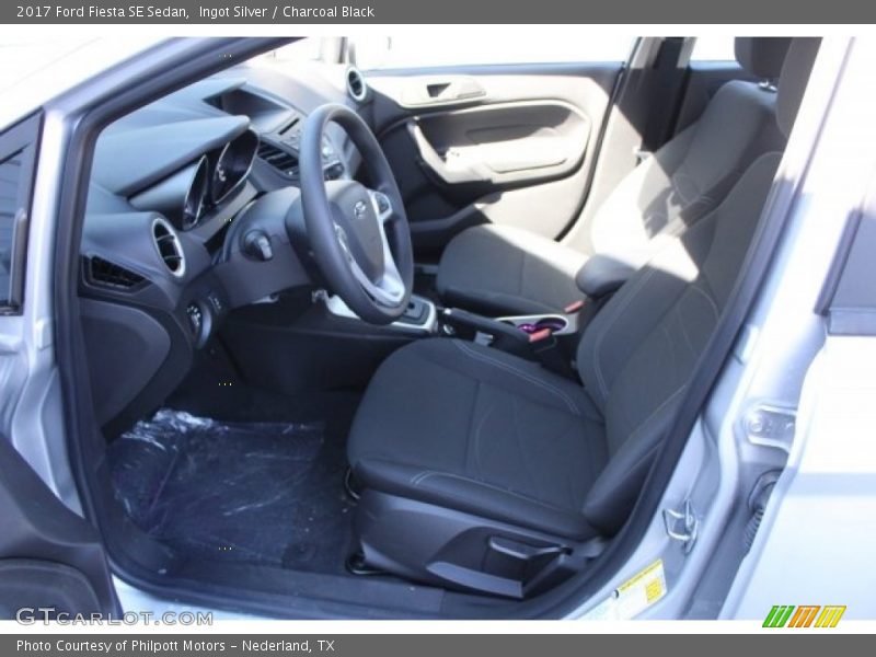 Ingot Silver / Charcoal Black 2017 Ford Fiesta SE Sedan