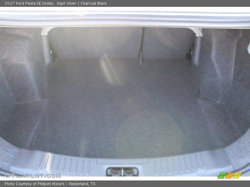 Ingot Silver / Charcoal Black 2017 Ford Fiesta SE Sedan