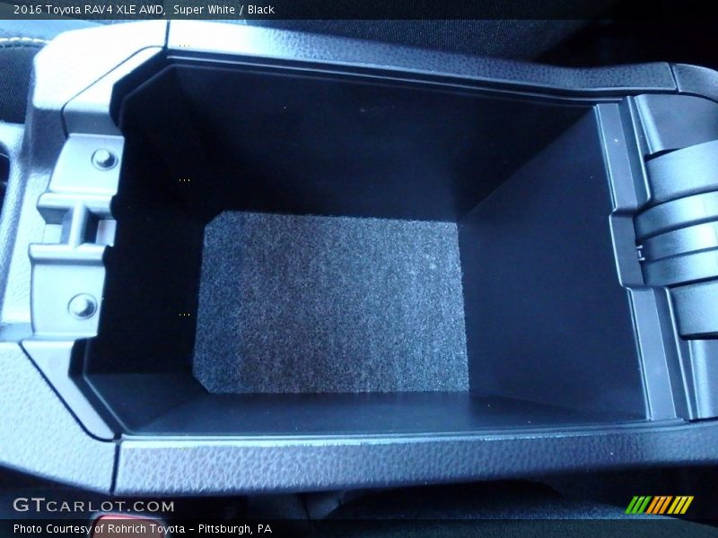 Super White / Black 2016 Toyota RAV4 XLE AWD