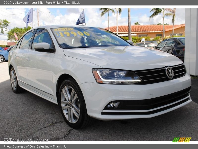 Pure White / Titan Black 2017 Volkswagen Jetta SEL