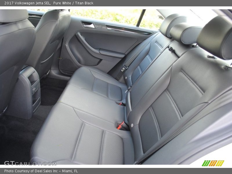 Pure White / Titan Black 2017 Volkswagen Jetta SEL