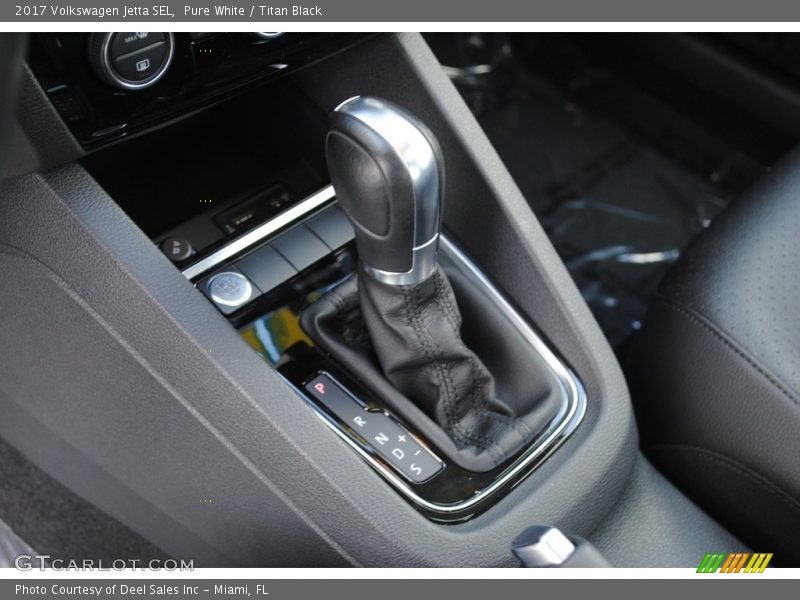 Pure White / Titan Black 2017 Volkswagen Jetta SEL
