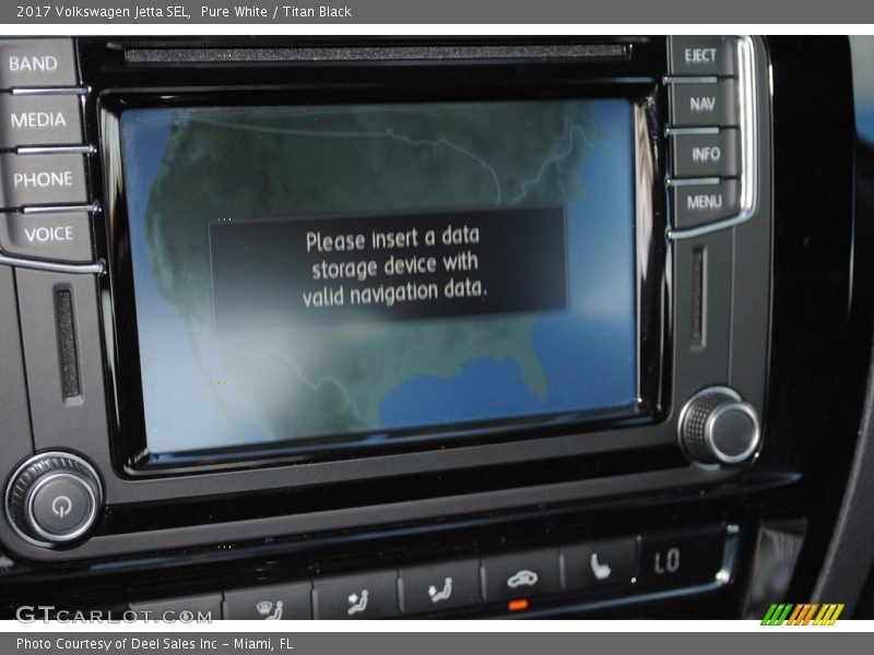 Pure White / Titan Black 2017 Volkswagen Jetta SEL