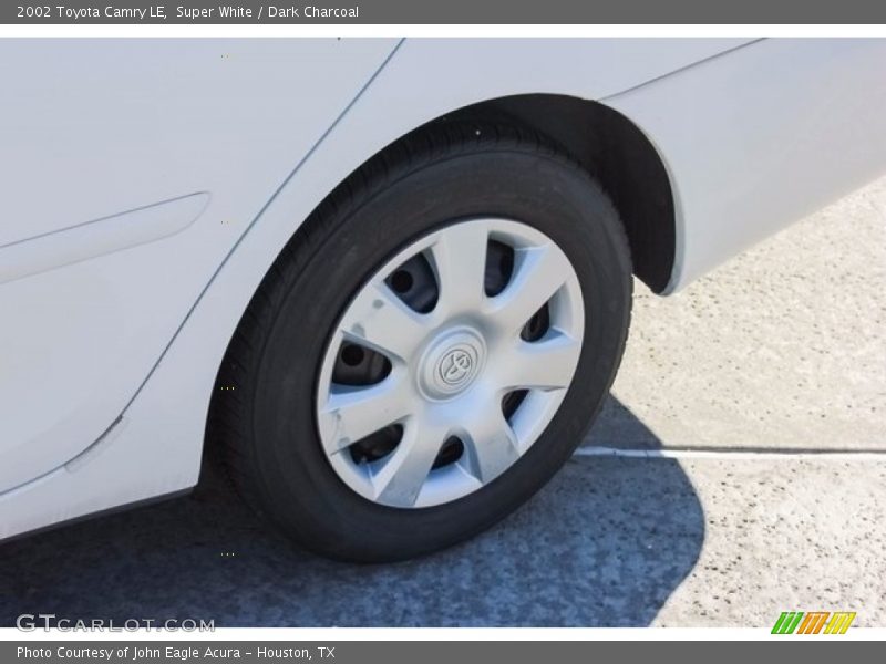 Super White / Dark Charcoal 2002 Toyota Camry LE
