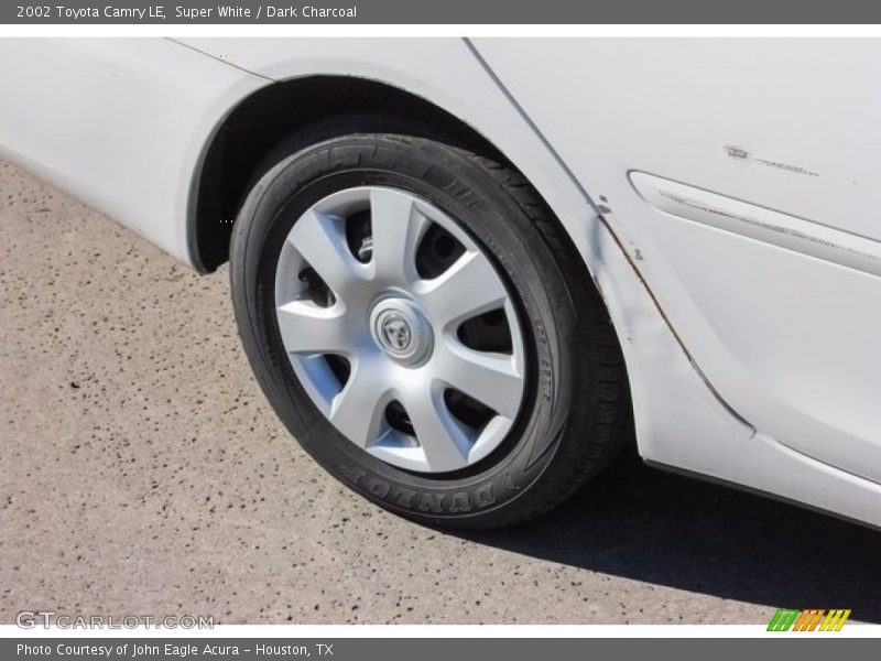 Super White / Dark Charcoal 2002 Toyota Camry LE