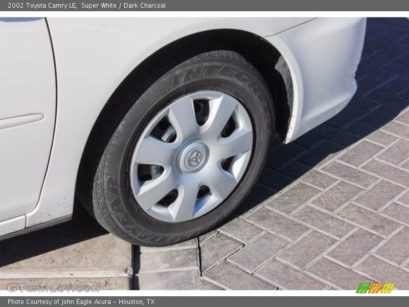 Super White / Dark Charcoal 2002 Toyota Camry LE