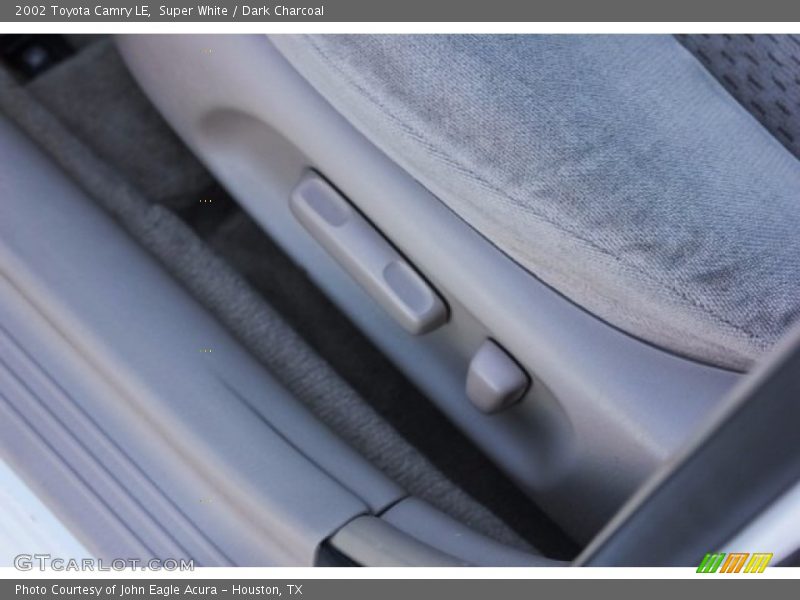 Super White / Dark Charcoal 2002 Toyota Camry LE