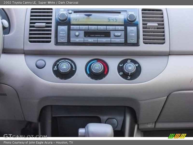 Super White / Dark Charcoal 2002 Toyota Camry LE