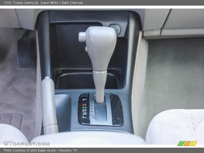 Super White / Dark Charcoal 2002 Toyota Camry LE