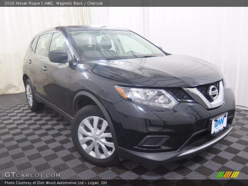 Magnetic Black / Charcoal 2016 Nissan Rogue S AWD