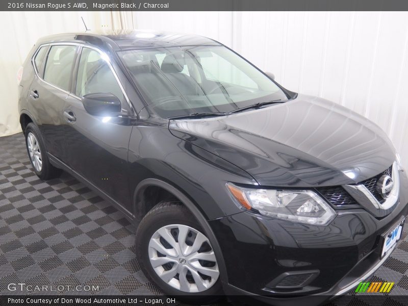 Magnetic Black / Charcoal 2016 Nissan Rogue S AWD