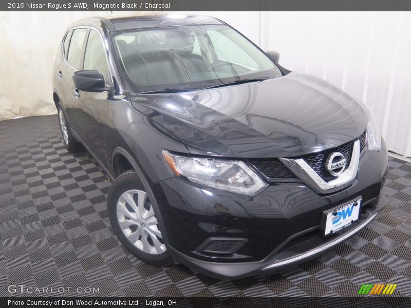 Magnetic Black / Charcoal 2016 Nissan Rogue S AWD