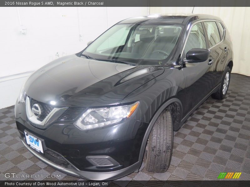 Magnetic Black / Charcoal 2016 Nissan Rogue S AWD