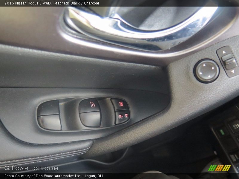Magnetic Black / Charcoal 2016 Nissan Rogue S AWD