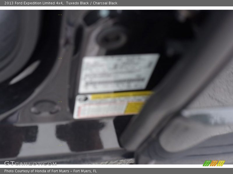 Tuxedo Black / Charcoal Black 2013 Ford Expedition Limited 4x4
