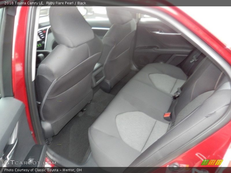 Ruby Flare Pearl / Black 2018 Toyota Camry LE