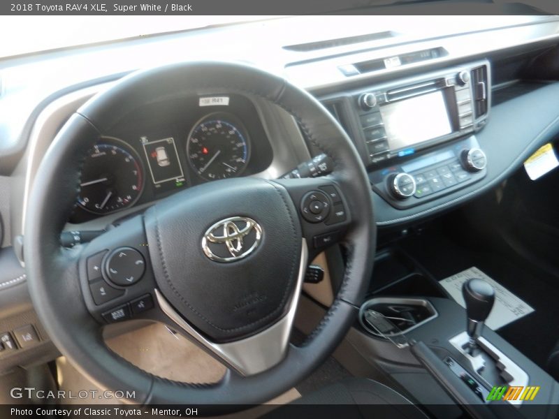 Super White / Black 2018 Toyota RAV4 XLE