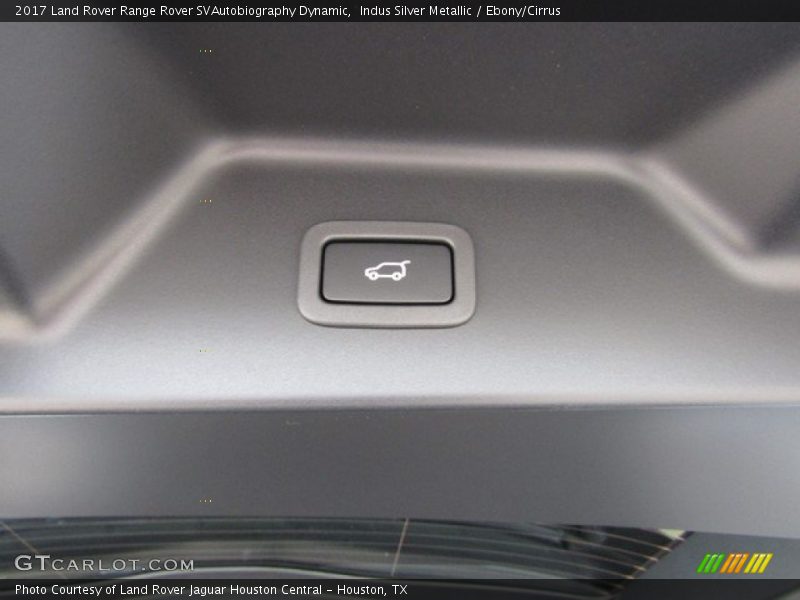 Indus Silver Metallic / Ebony/Cirrus 2017 Land Rover Range Rover SVAutobiography Dynamic