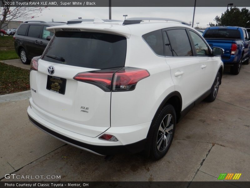 Super White / Black 2018 Toyota RAV4 XLE AWD