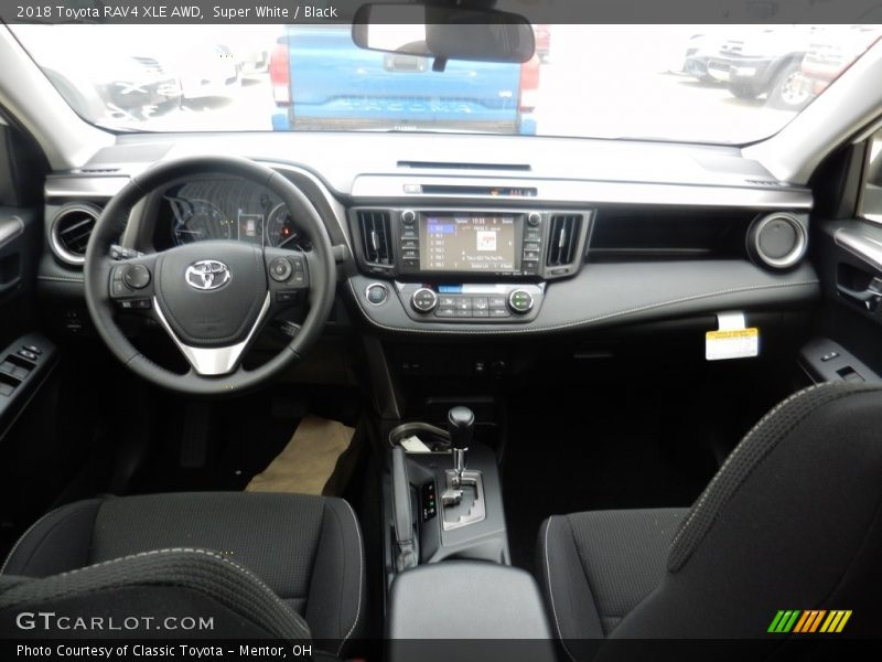 Super White / Black 2018 Toyota RAV4 XLE AWD