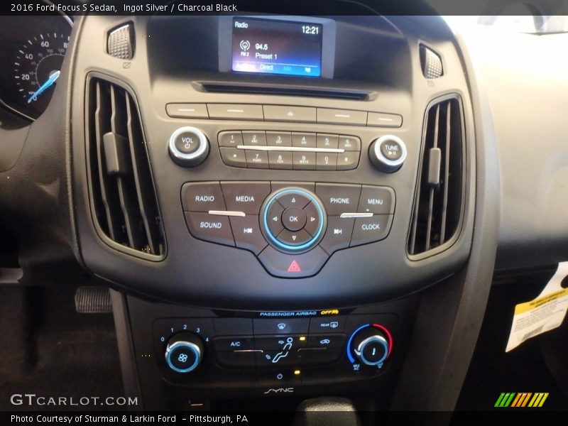 Ingot Silver / Charcoal Black 2016 Ford Focus S Sedan