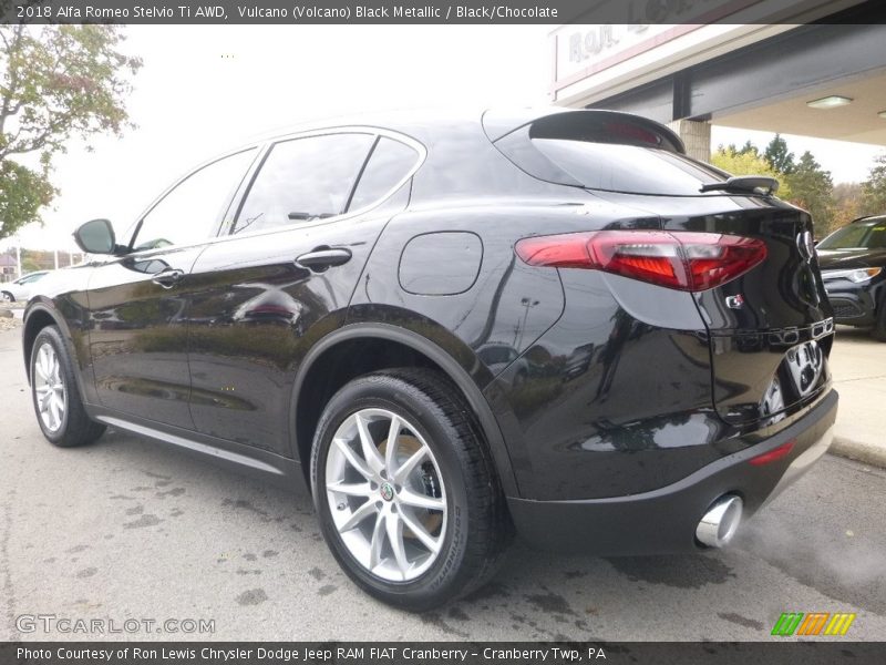 Vulcano (Volcano) Black Metallic / Black/Chocolate 2018 Alfa Romeo Stelvio Ti AWD