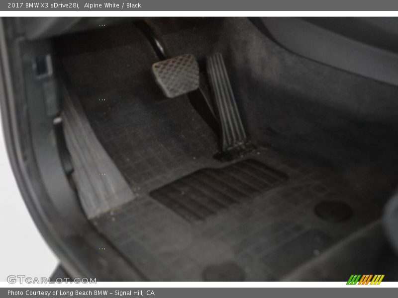 Alpine White / Black 2017 BMW X3 sDrive28i