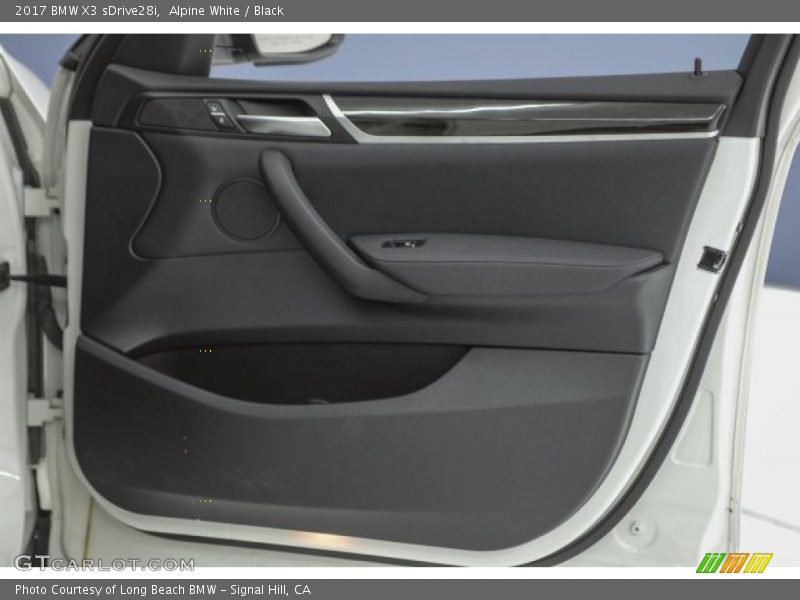 Alpine White / Black 2017 BMW X3 sDrive28i