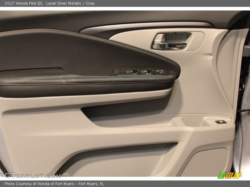 Lunar Silver Metallic / Gray 2017 Honda Pilot EX