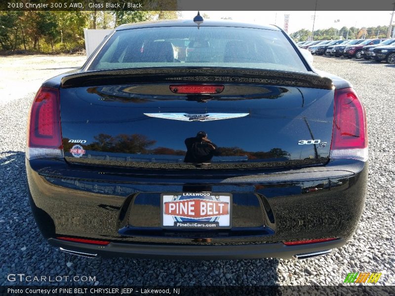 Gloss Black / Black 2018 Chrysler 300 S AWD