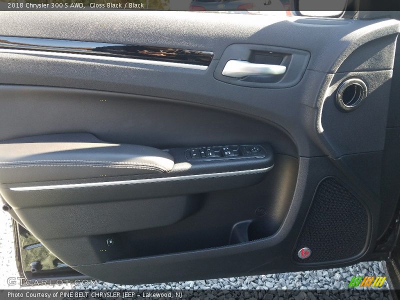 Gloss Black / Black 2018 Chrysler 300 S AWD
