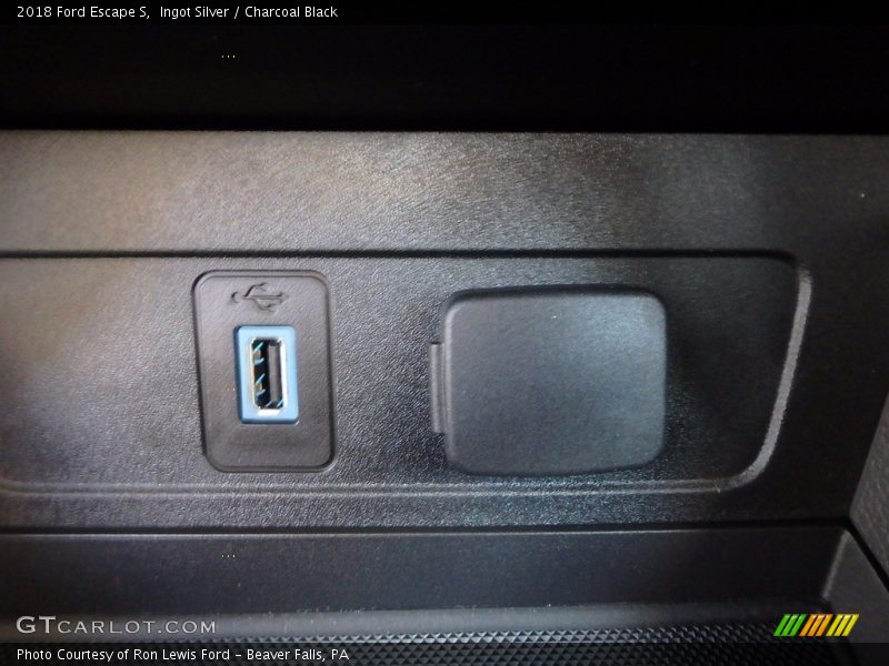 Ingot Silver / Charcoal Black 2018 Ford Escape S