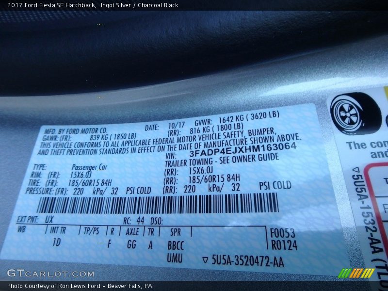 Ingot Silver / Charcoal Black 2017 Ford Fiesta SE Hatchback