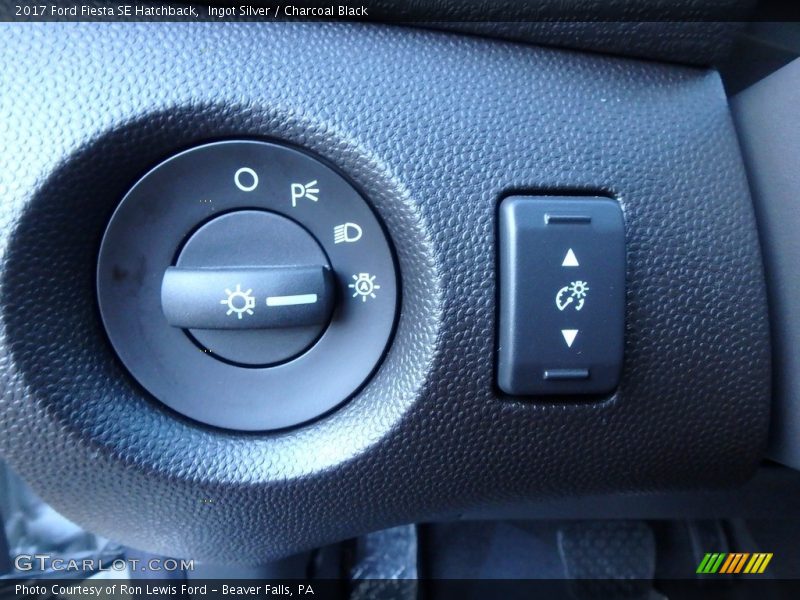 Ingot Silver / Charcoal Black 2017 Ford Fiesta SE Hatchback