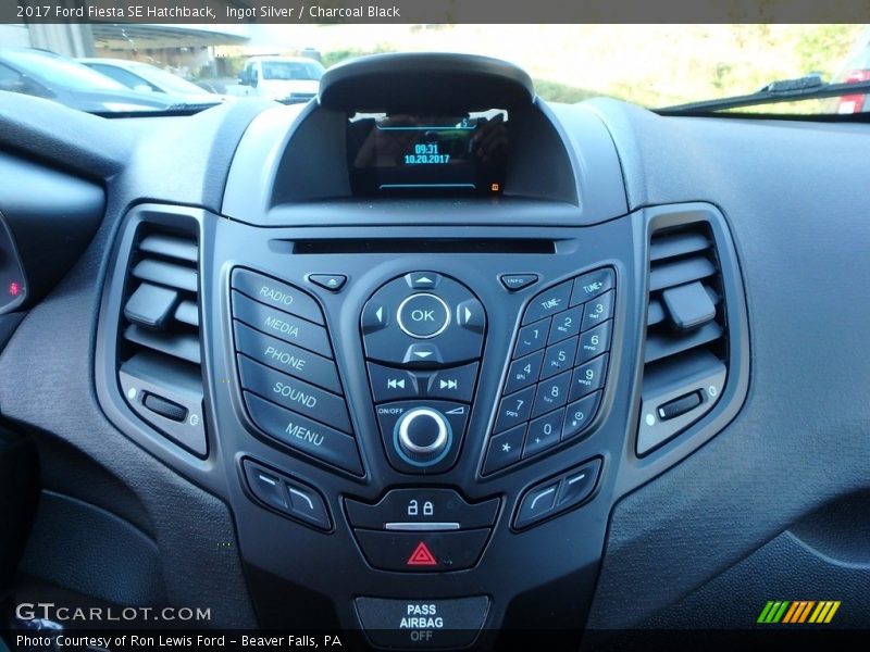 Ingot Silver / Charcoal Black 2017 Ford Fiesta SE Hatchback