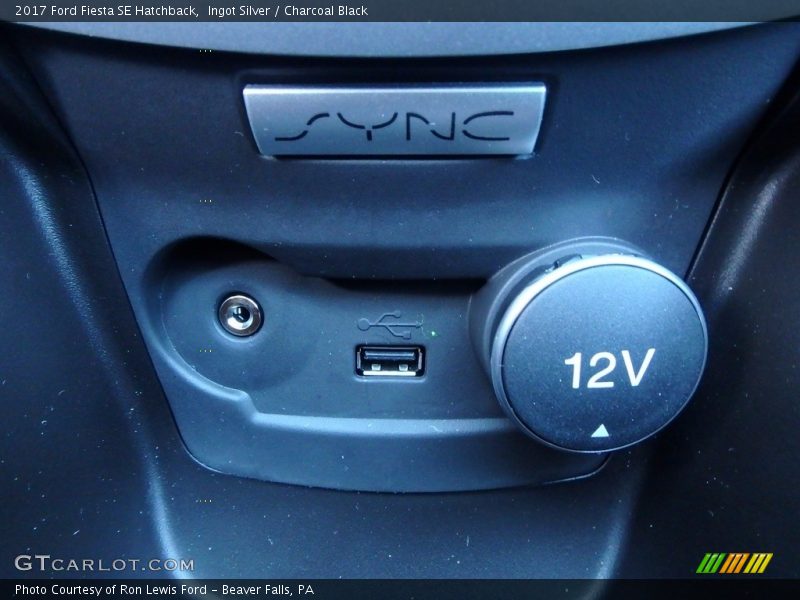 Ingot Silver / Charcoal Black 2017 Ford Fiesta SE Hatchback