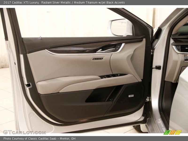 Radiant Silver Metallic / Medium Titanium w/Jet Black Accents 2017 Cadillac XTS Luxury