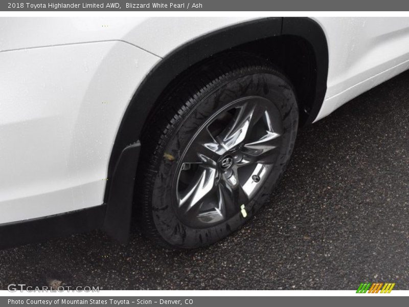 Blizzard White Pearl / Ash 2018 Toyota Highlander Limited AWD
