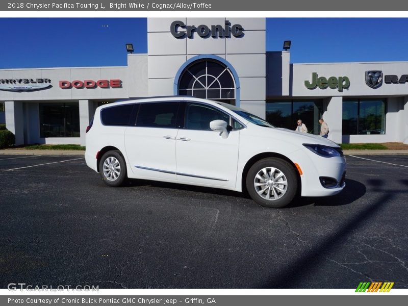 Bright White / Cognac/Alloy/Toffee 2018 Chrysler Pacifica Touring L